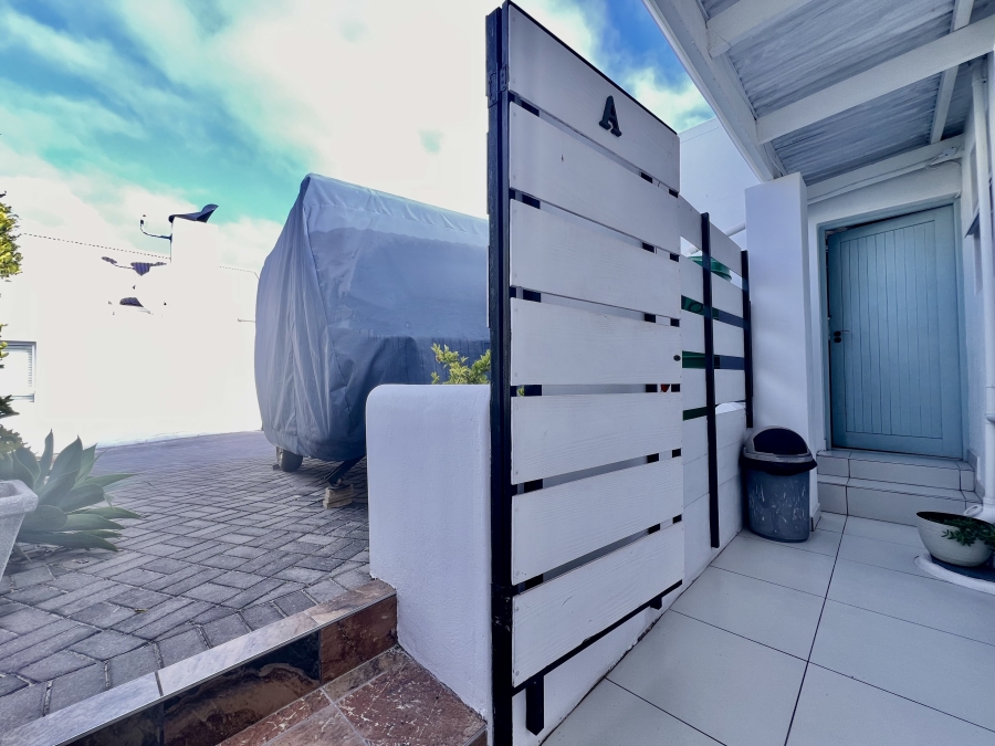 4 Bedroom Property for Sale in The Cove Western Cape
